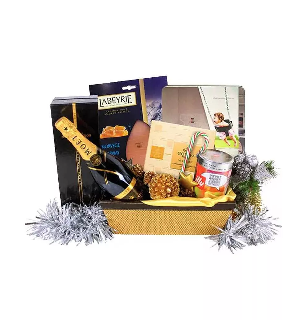 Stylish Boat Shaped Festive Hamper